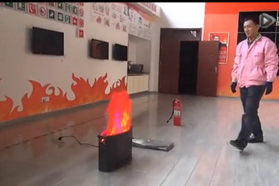 油鍋火災(zāi)滅火演示場景